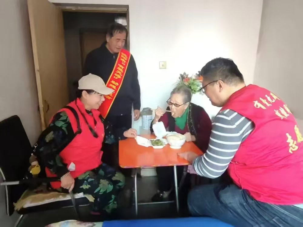 图为扶残助残志愿服务现场